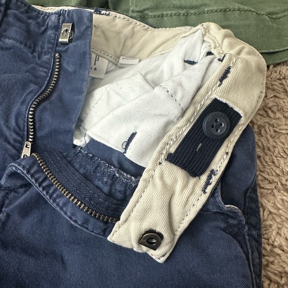 Gap shorts, boys size 5 regular, navy& green, good condition, adjustable waist - Picture 4 of 4